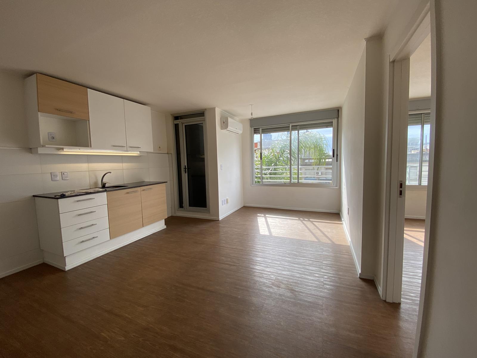 Alquiler de Apartamento 1 dormitorio, terraza, sobre avenida, edificio con amenities