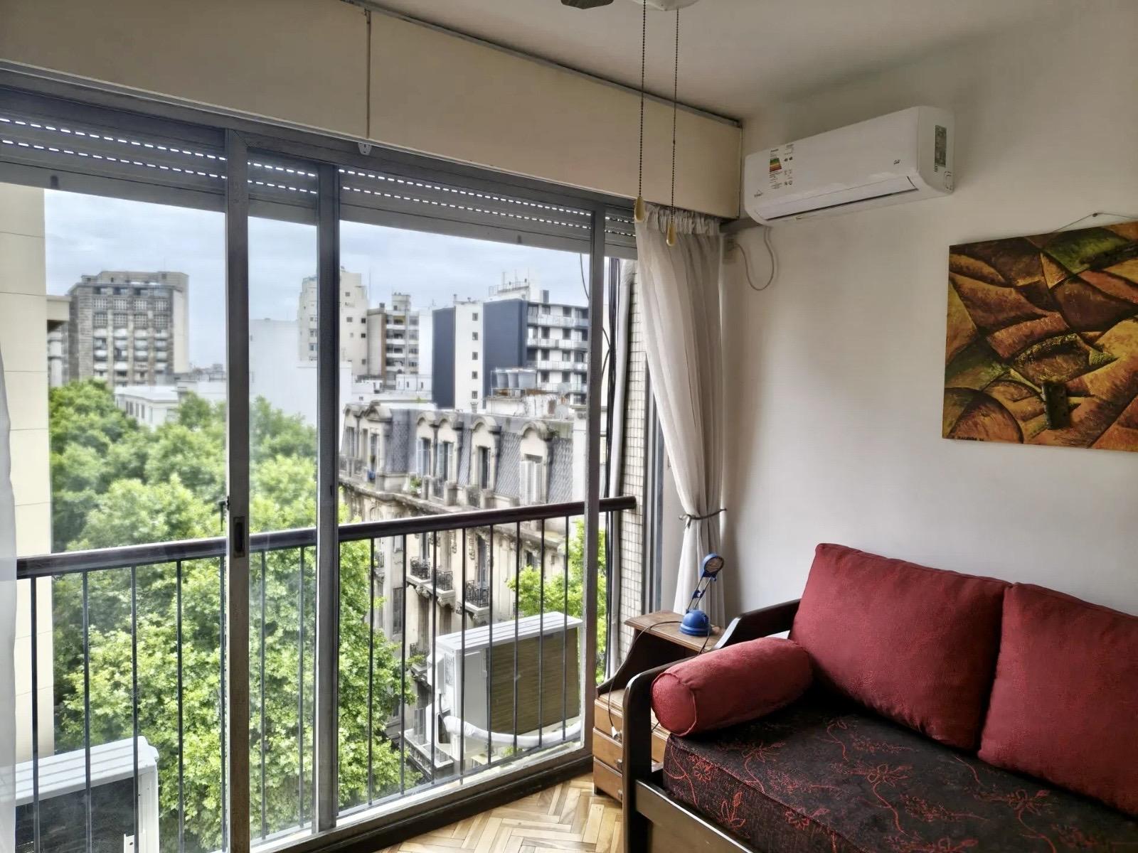 Alquiler de Apartamento Amoblado de 2 dormitorios en el Centro, Montevideo · Foto 2