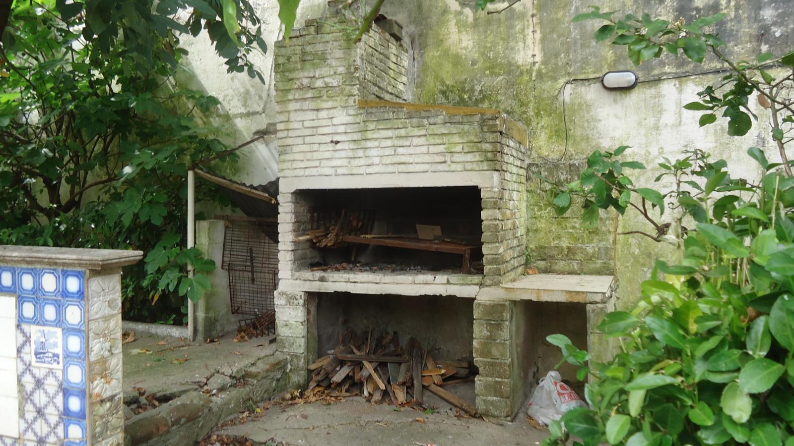 Casa de época, 3 dormitorios, estar con estufa a leña y fondo. La Blanqueada
