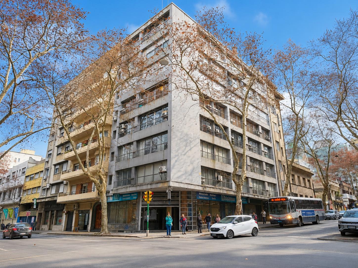 AMPLIO APARTAMENTO DE 204 M² EN CENTRO – RÍO BRANCO Y MERCEDES