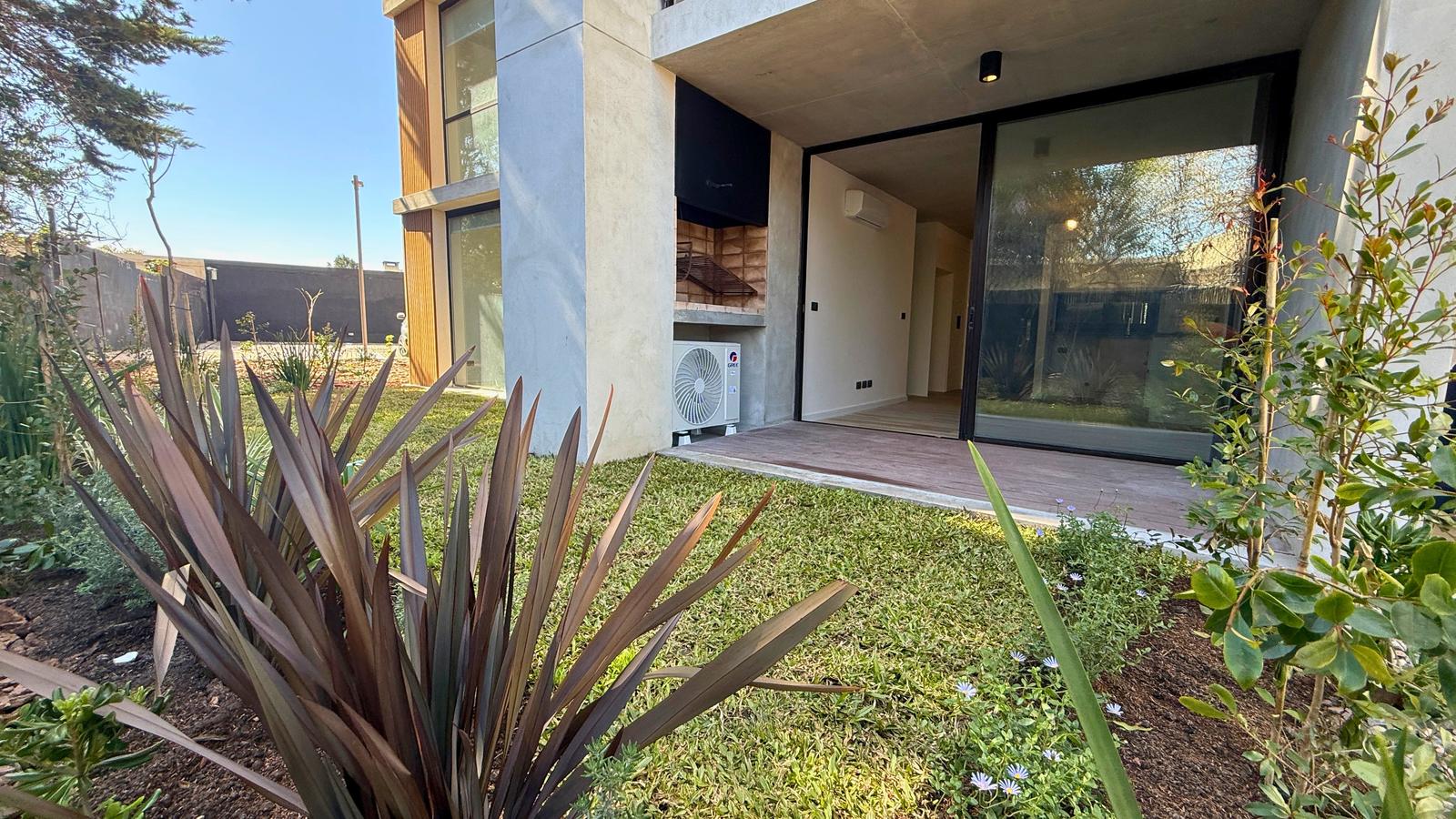 Alquiler Apartamento San José de Carrasco 2 dormitorios y jardín propio, en Costa Carrasco