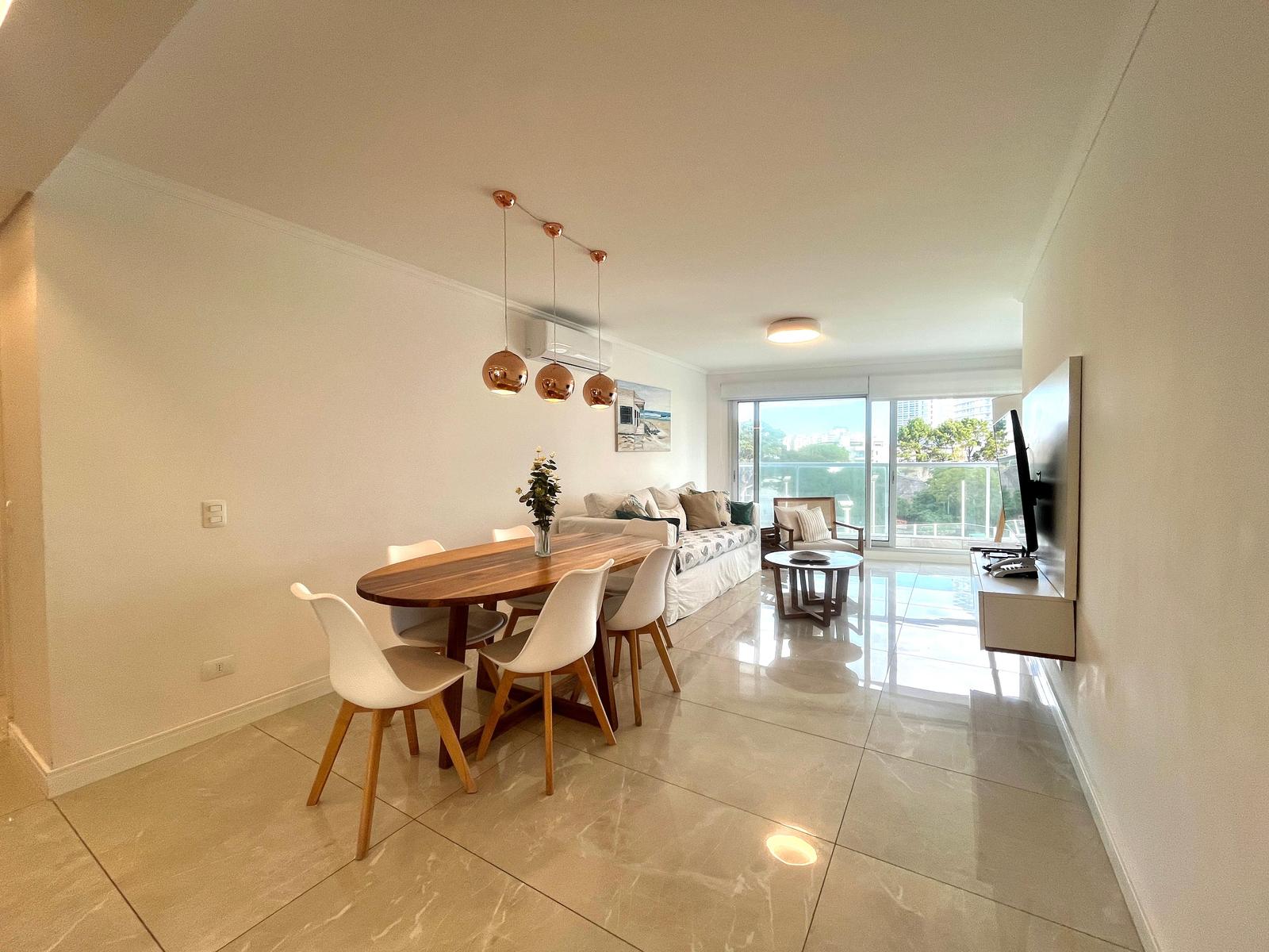 Alquiler Invernal Apartamento 2 Dormitorios, Parrillero, Amenities, Playa Mansa · Foto 1