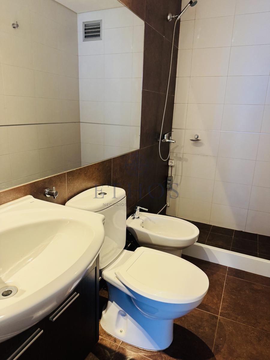 Alquiler Punta Carretas, 2 dorm, 2 baños, garaje · Foto 8