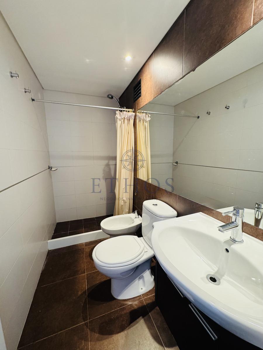 Alquiler Punta Carretas, 2 dorm, 2 baños, garaje · Foto 9