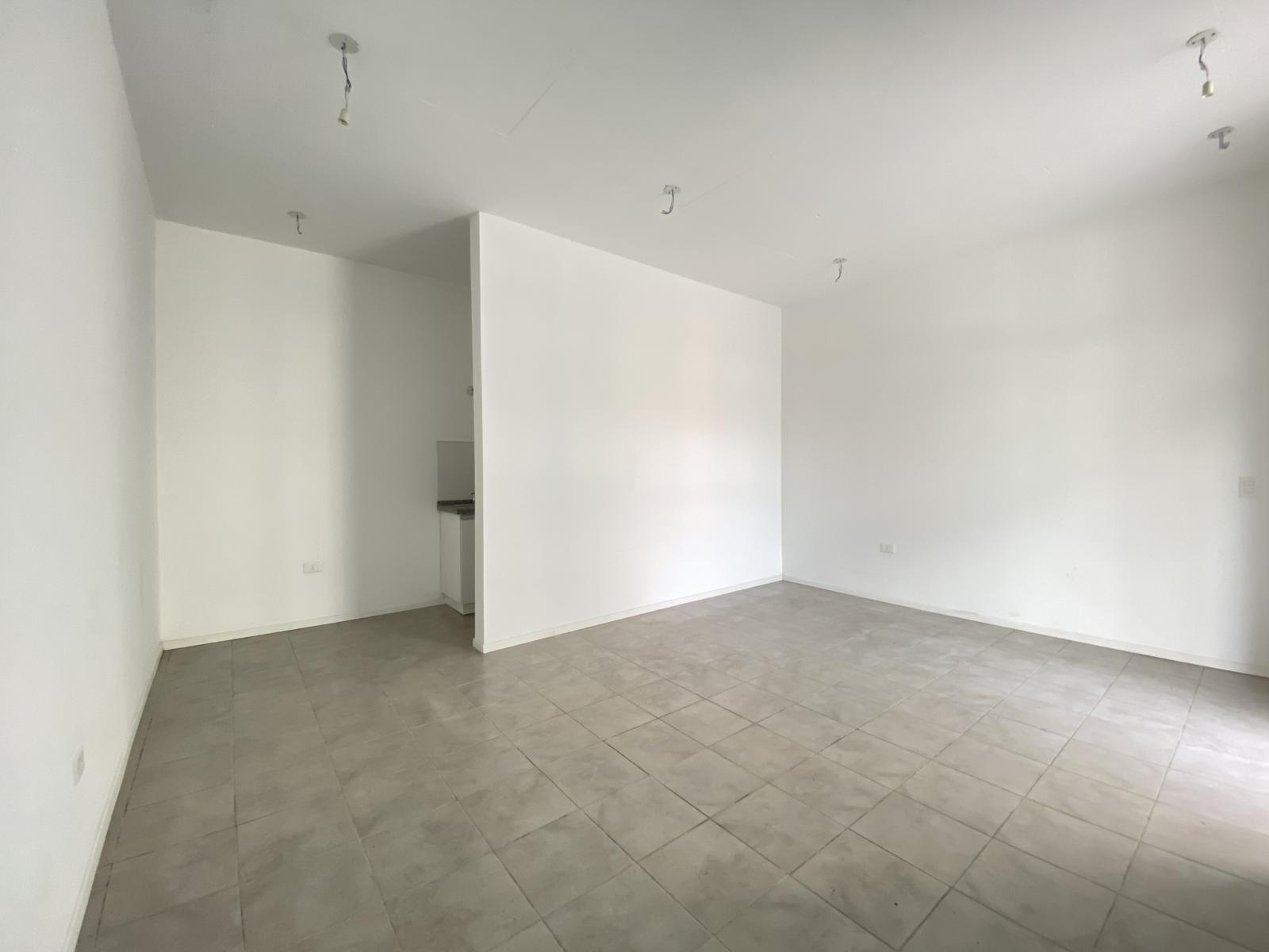 Alquiler De Local Comercial Con Garage En Zona Cordón. · Foto 4