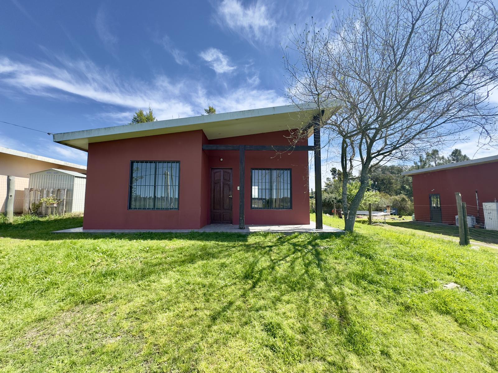 Alquiler de casa en Colonia con 2 dormitorios y patio · Foto 1