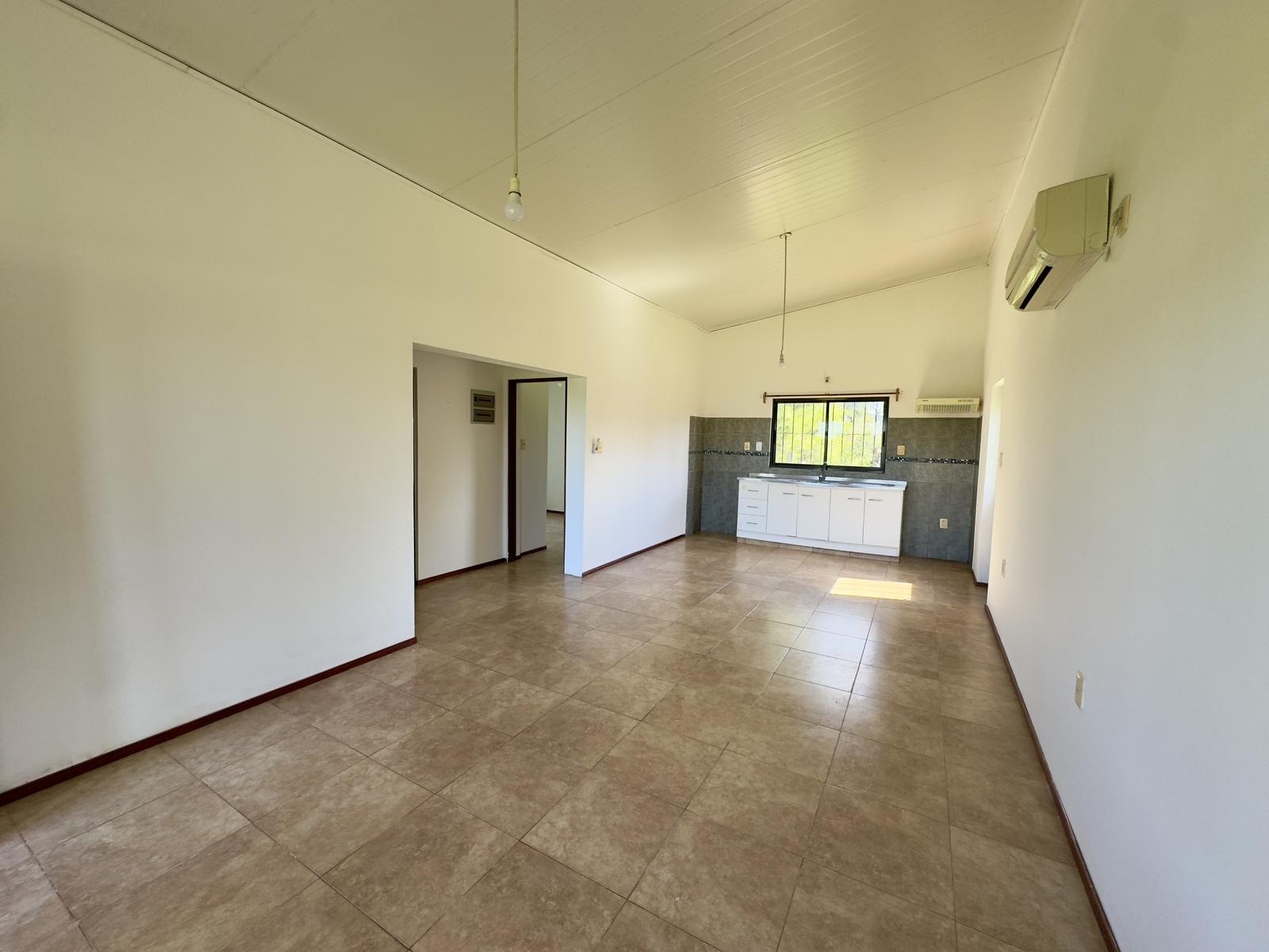 Alquiler de casa en Colonia con 2 dormitorios y patio · Foto 2