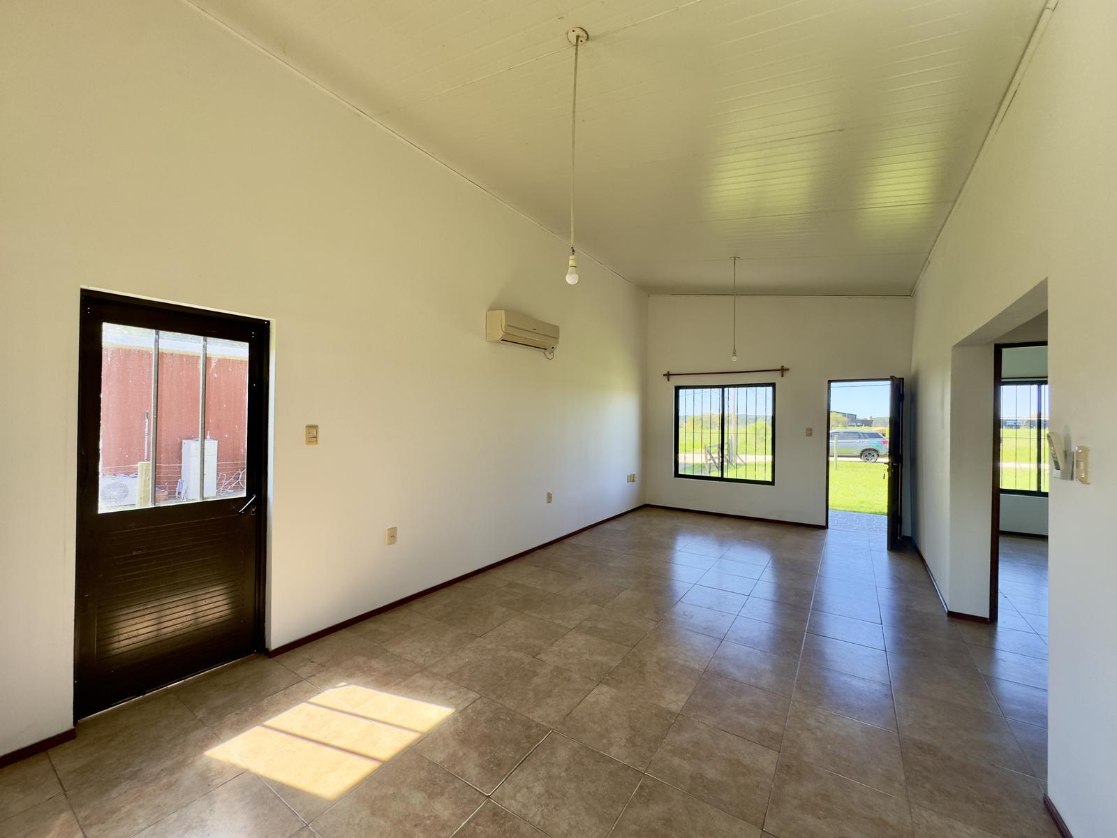 Alquiler de casa en Colonia con 2 dormitorios y patio · Foto 4
