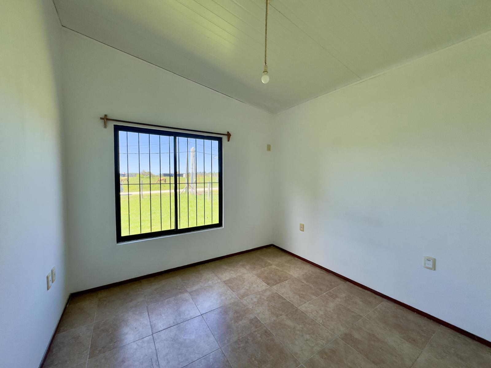 Alquiler de casa en Colonia con 2 dormitorios y patio · Foto 5