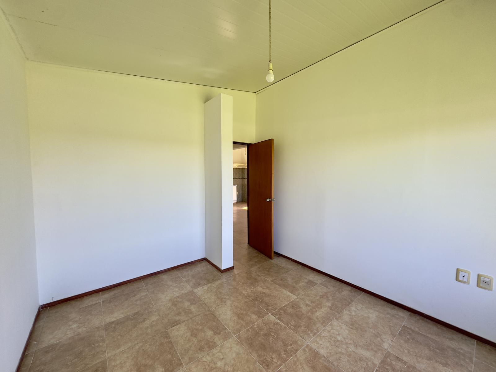 Alquiler de casa en Colonia con 2 dormitorios y patio · Foto 6