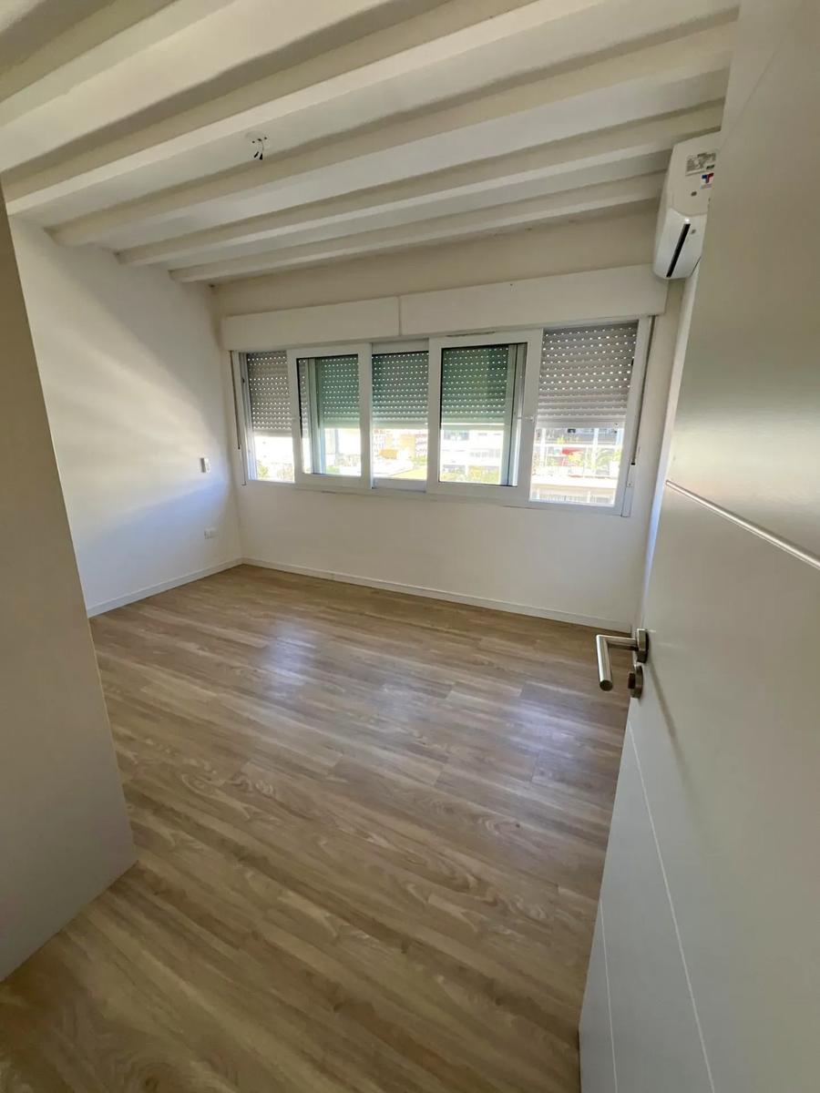 Alquiler de Apartamento de 2 dormitorios con terraza en Malvín, Montevideo. · Foto 9