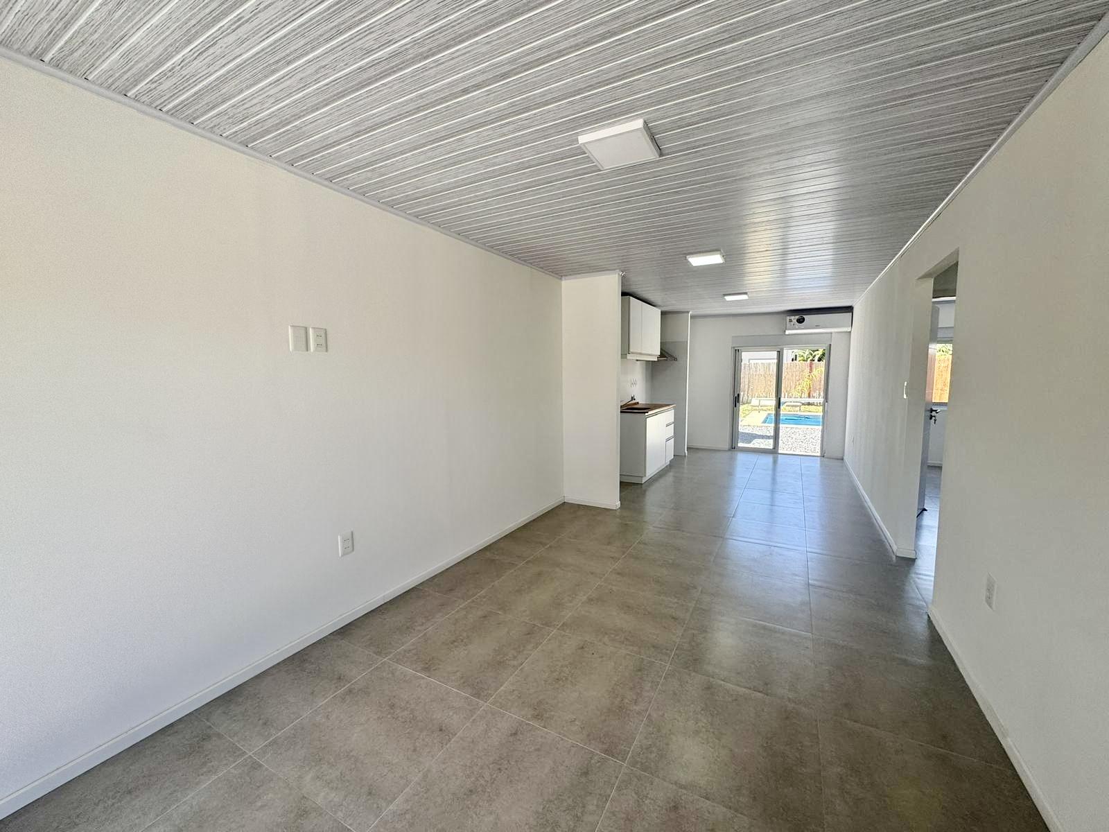 Alquiler/Venta de Casa de 2 dormitorios con piscina en Real de San Carlos, Colonia del Sacramento. · Foto 3