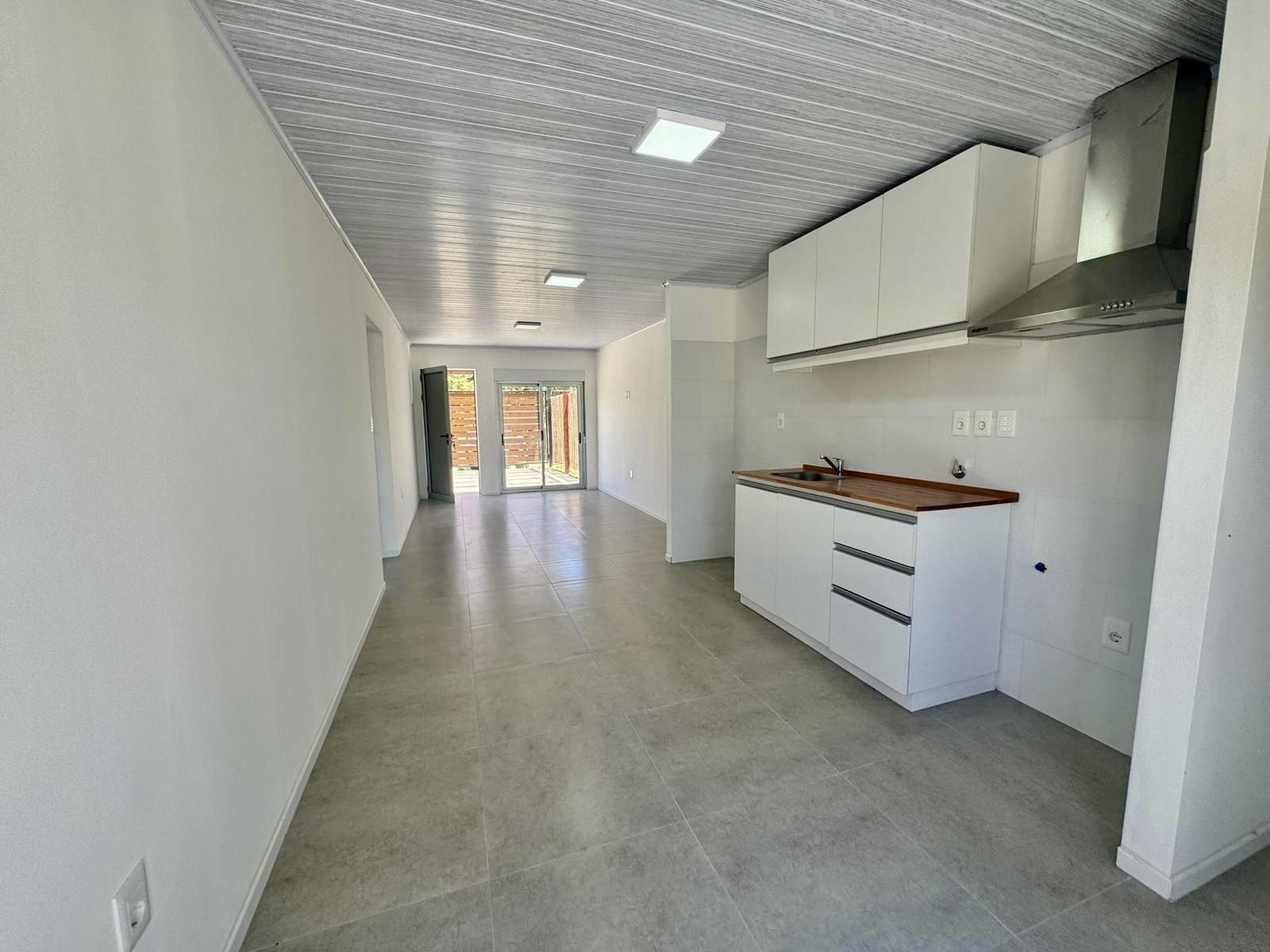 Alquiler/Venta de Casa de 2 dormitorios con piscina en Real de San Carlos, Colonia del Sacramento. · Foto 4