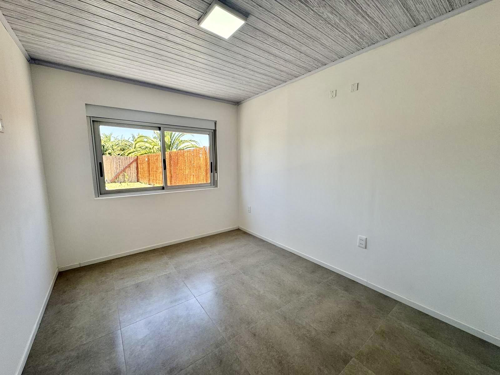 Alquiler/Venta de Casa de 2 dormitorios con piscina en Real de San Carlos, Colonia del Sacramento. · Foto 7