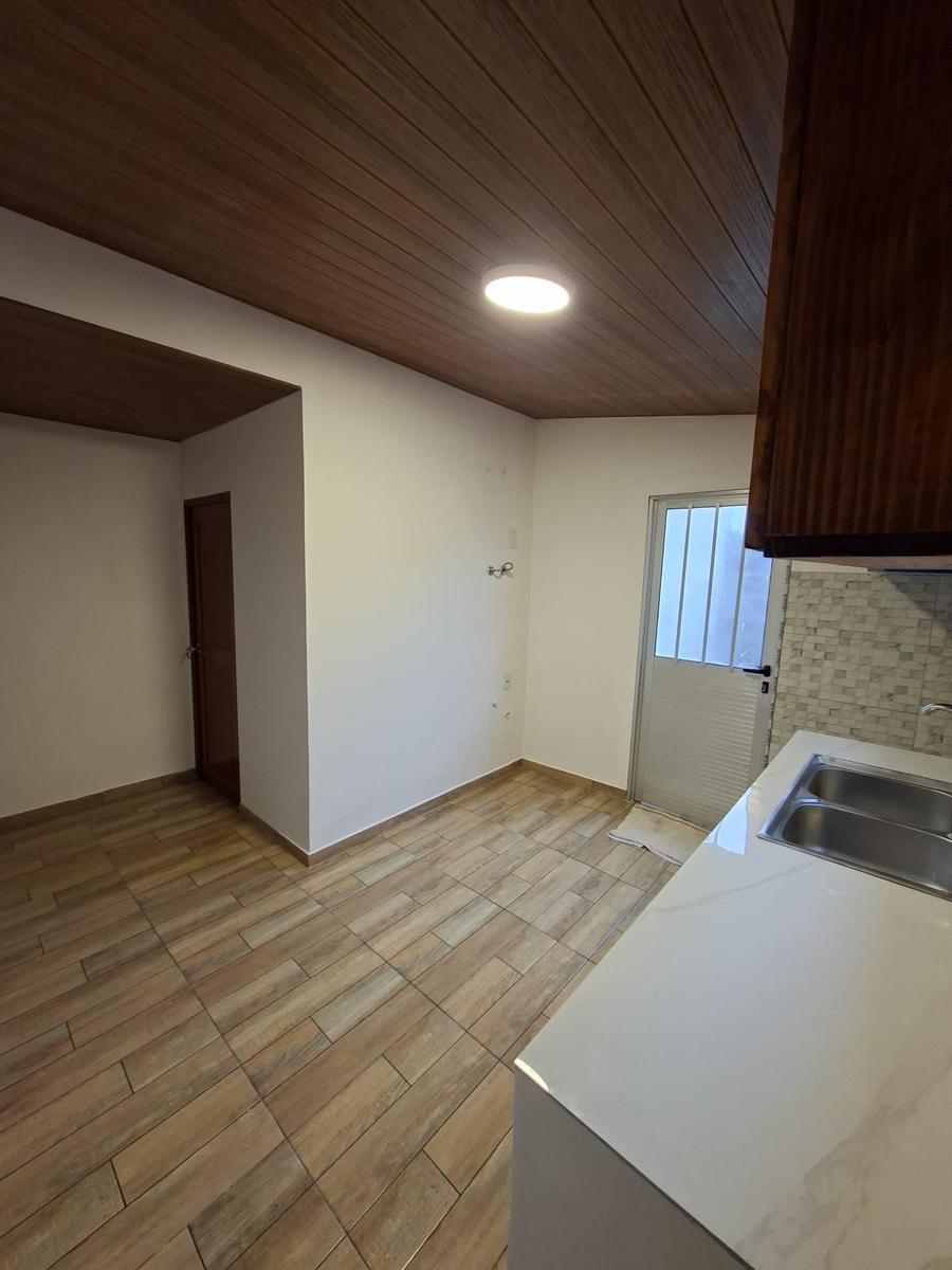 Alquiler Casa 2 dormitorios con patio y garaje en Perez Castellanos · Foto 10