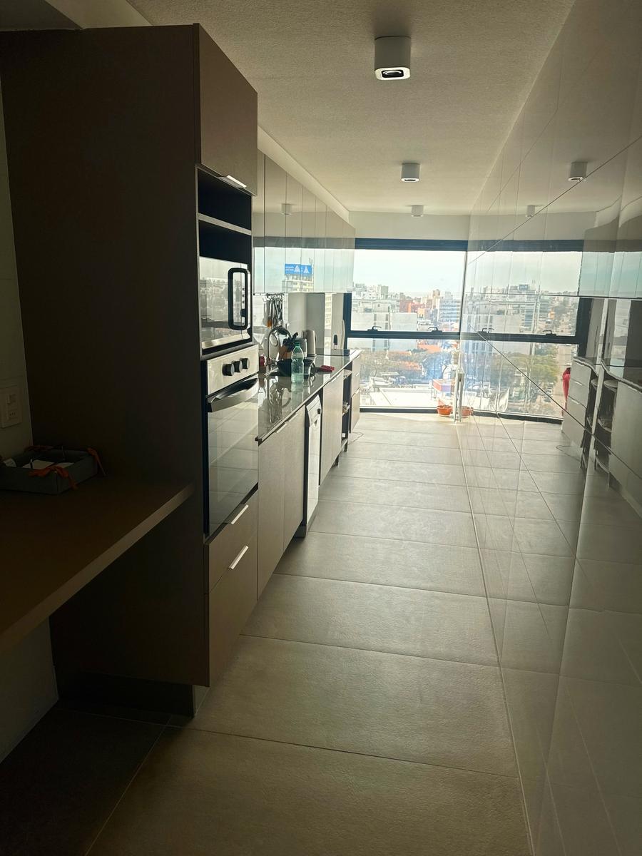 Venta/Alquiler de Apartamento de 3 dormitorios con vista al río en Malvín, Montevideo · Foto 9