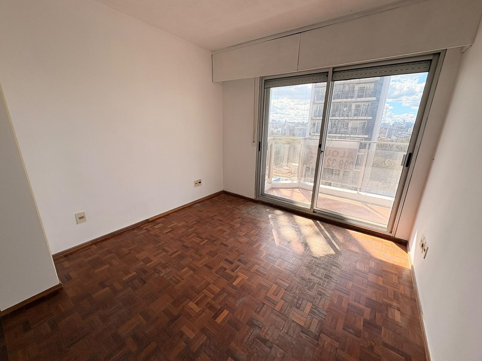 Apartamento en Punta Carretas de 3 Dormitorios al Frente con Garaje · Foto 9