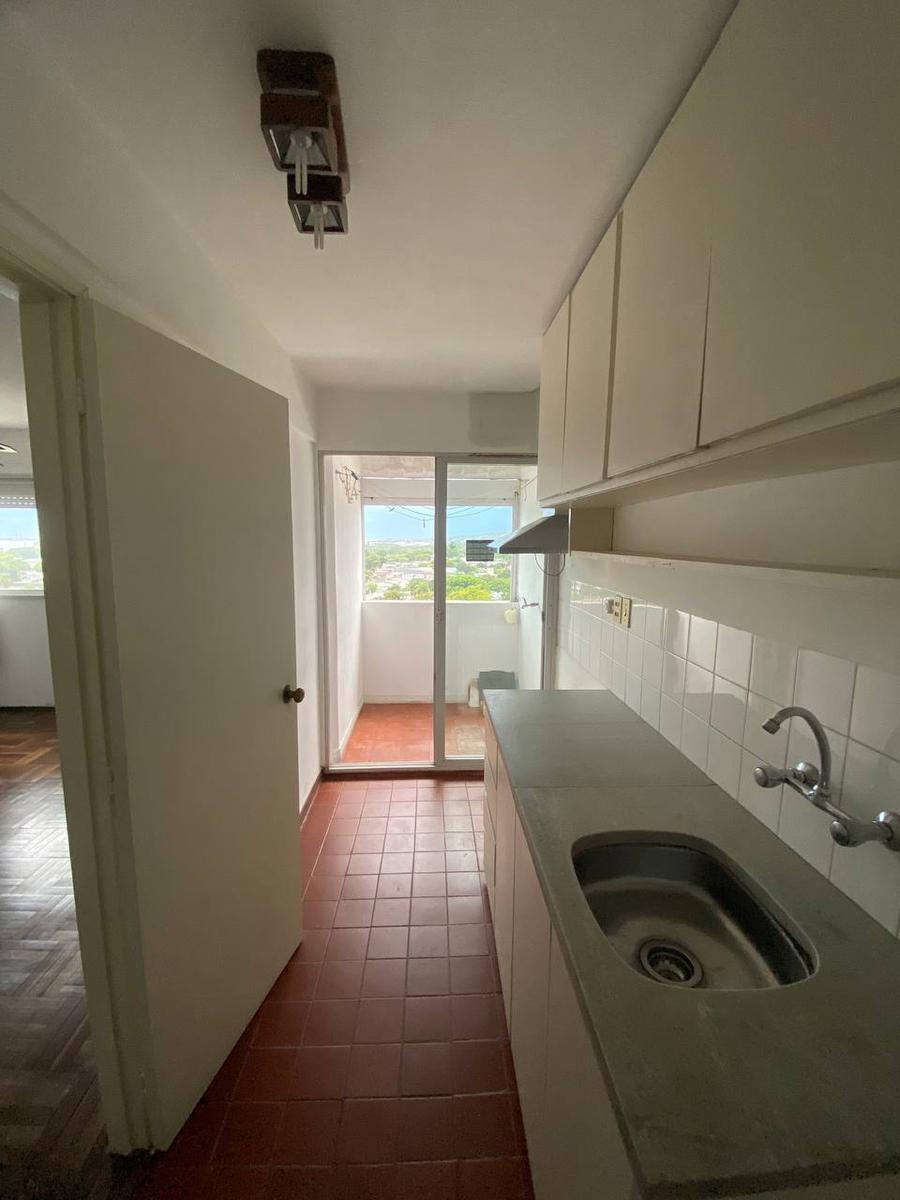 Alquilo Apartamento de 1 dormitorio con excelente vista a 20 metros de Agraciad. Paso Molino. · Foto 9
