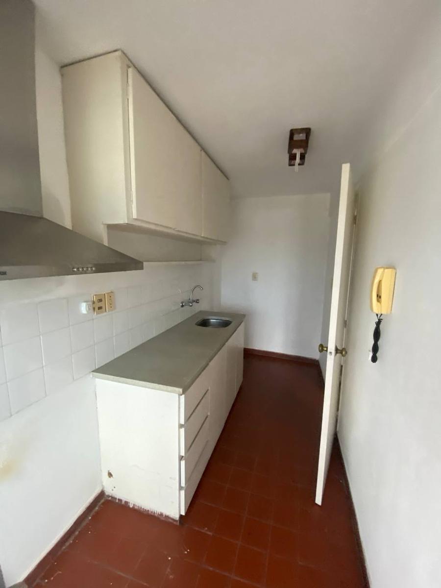 Alquilo Apartamento de 1 dormitorio con excelente vista a 20 metros de Agraciad. Paso Molino. · Foto 11