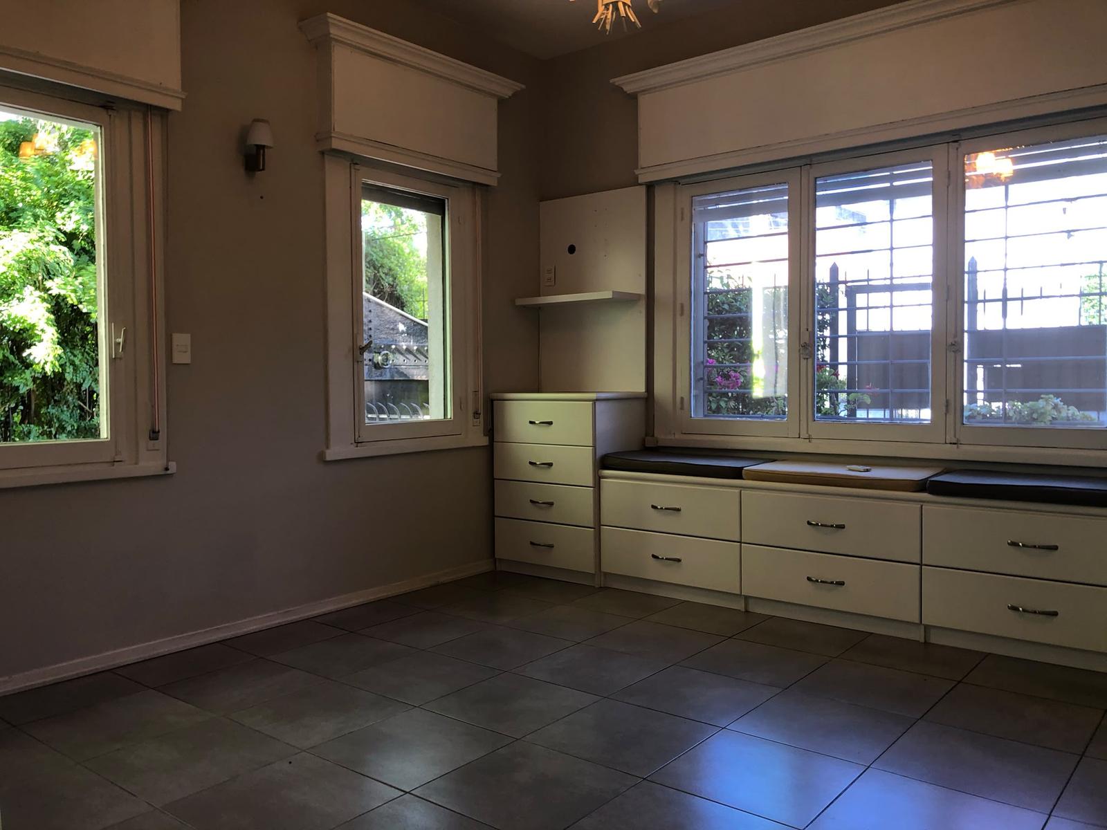 Alquiler Casa 3 dormitorios 3 baños con jardín, garaje y parrillero en Parque Rodó · Foto 10