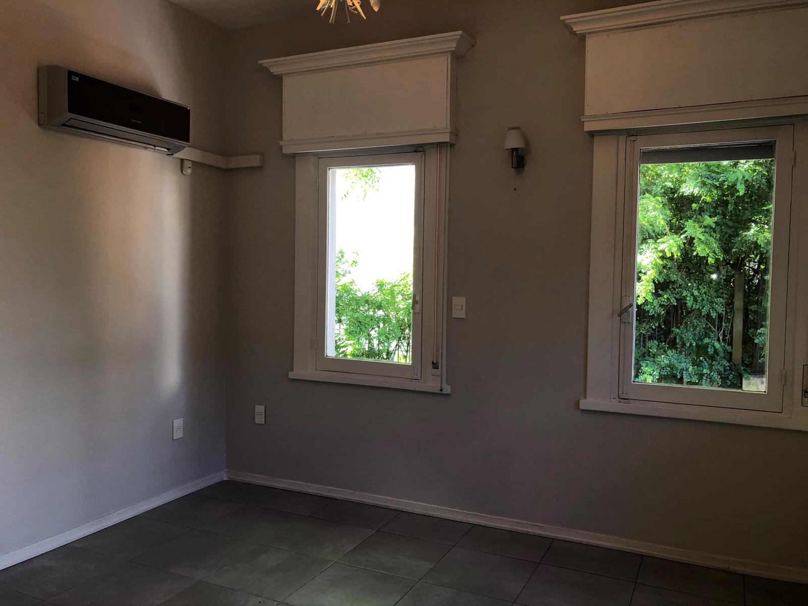 Alquiler Casa 3 dormitorios 3 baños con jardín, garaje y parrillero en Parque Rodó · Foto 12