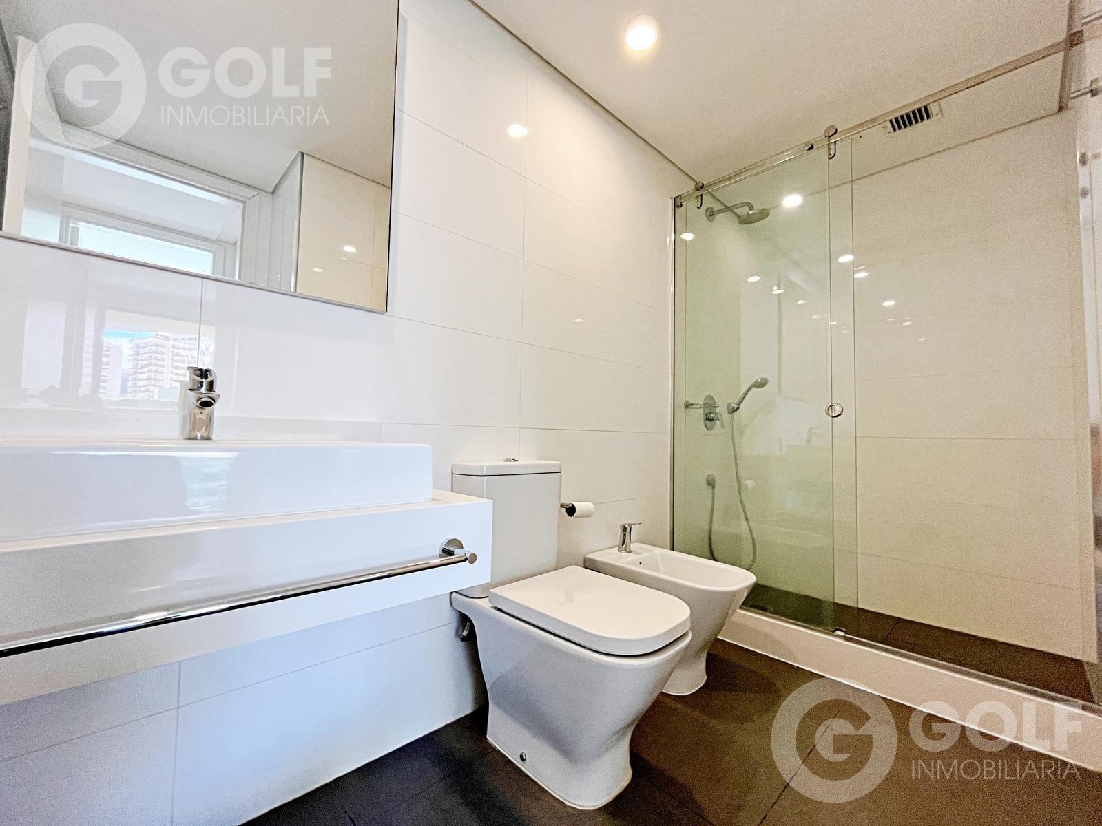Alquiler apartamento de 2 dormitorios con garaje para un auto, vista al mar, Forum Puerto del Buceo · Foto 12