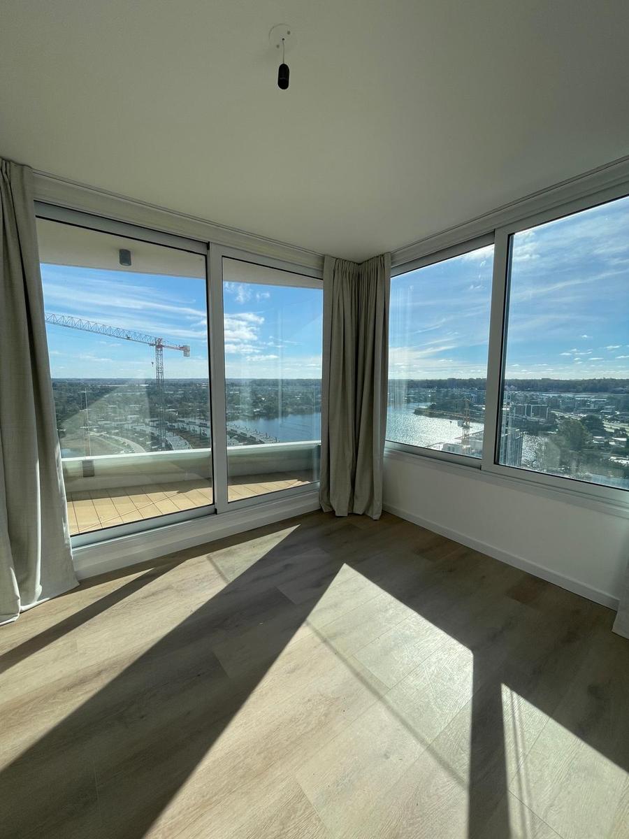 Apartamento 3 dormitorios,2 baños, amplio balcón con doble garaje, Ventura Tower