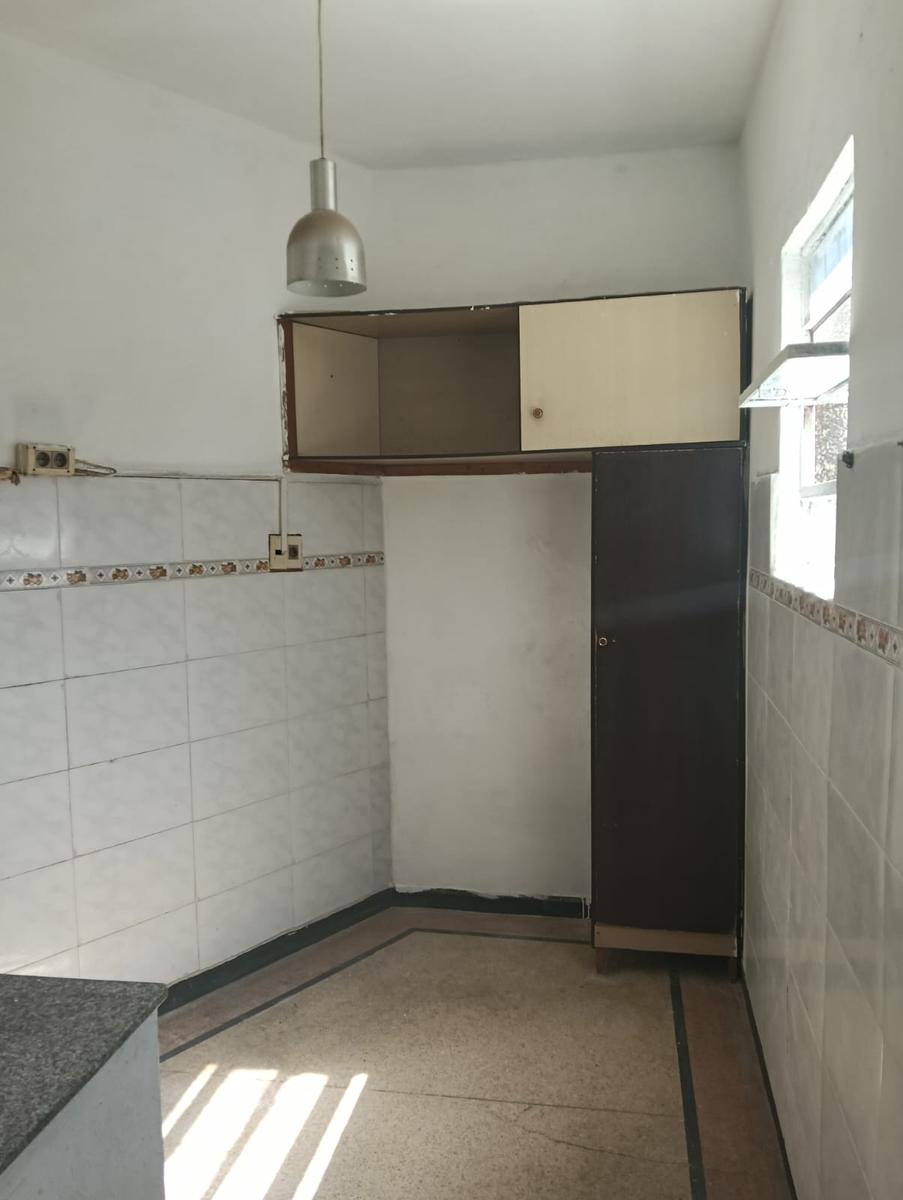 Alquiler Casa dos dormitorios con balcon acceso a azotea y Jardin delantero. · Foto 12