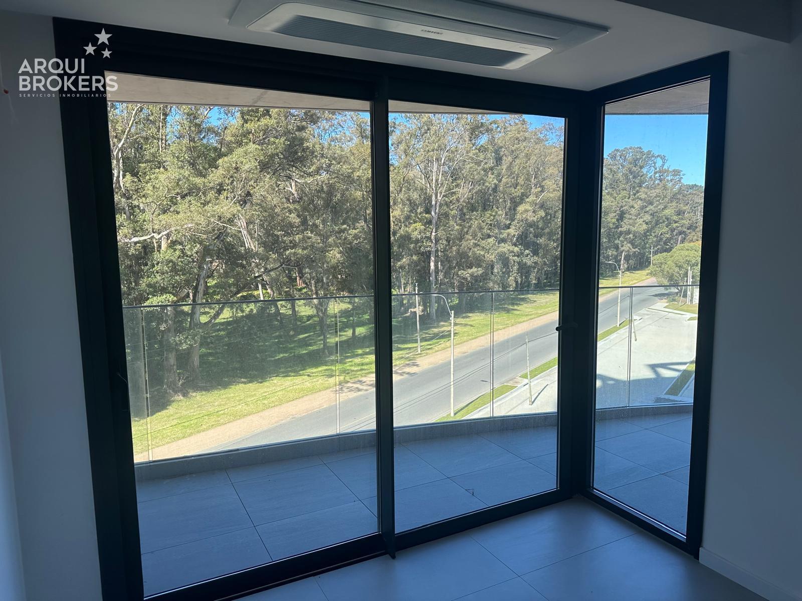 Apartamento de tres dormitorios en alquiler en Parque Roosevelt - 607 · Foto 3