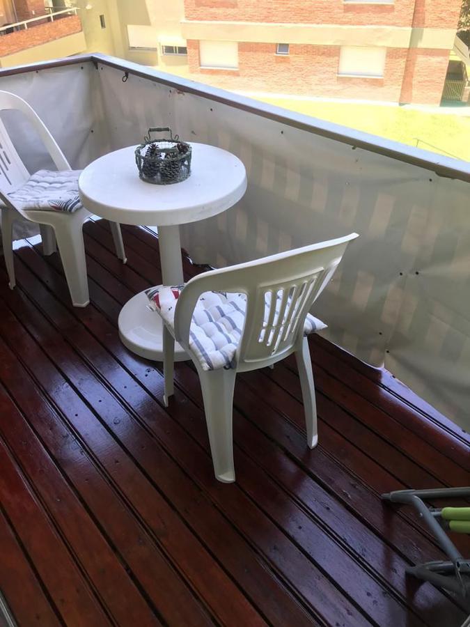 Apto, dos dormitorios, segundo piso por escalera, en Arcobaleno- Playa Mansa · Foto 2