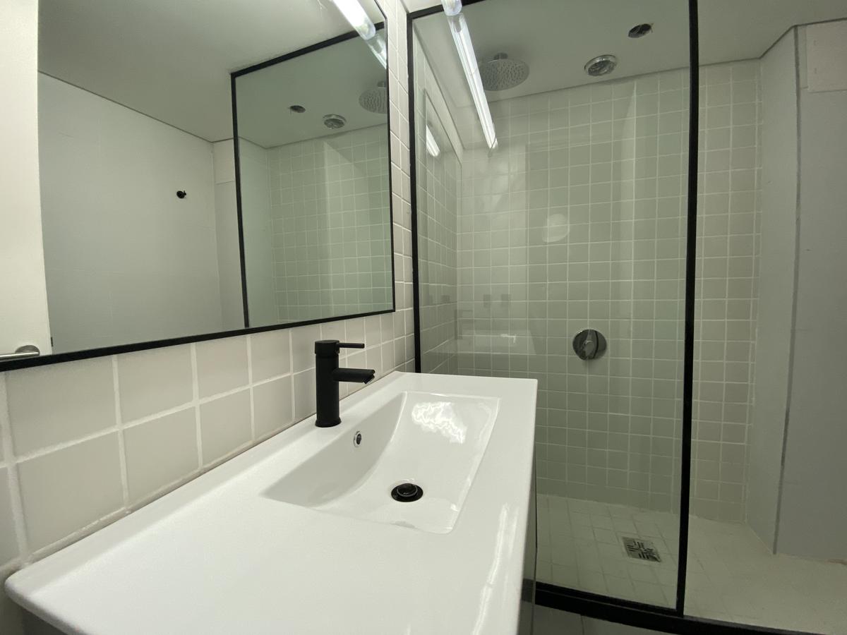 Alquiler de apartamento monoambiente tipo loft con amplio patio. Pocitos Nuevo · Foto 10