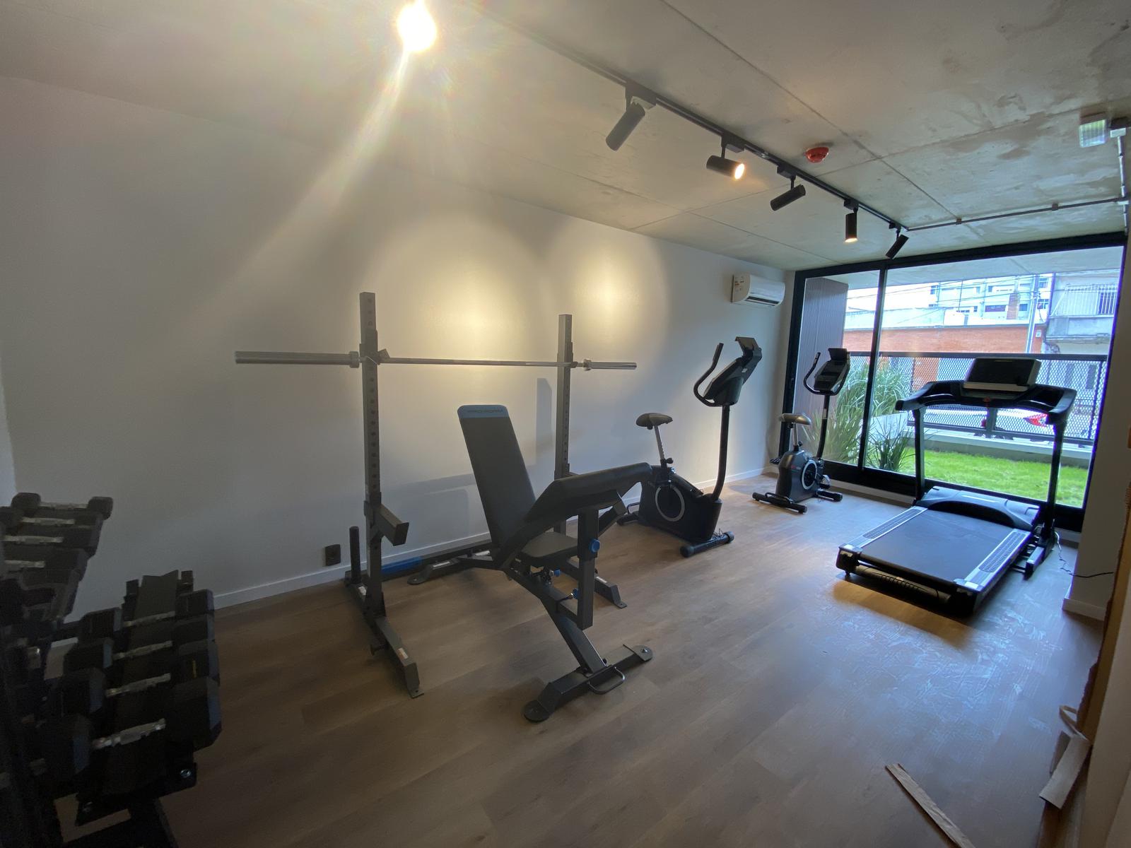 Alquiler de apartamento monoambiente tipo loft con amplio patio. Pocitos Nuevo · Foto 11