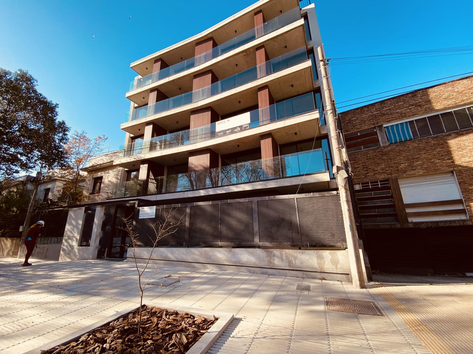 Alquiler de apartamento monoambiente tipo loft con amplio patio. Pocitos Nuevo · Foto 12