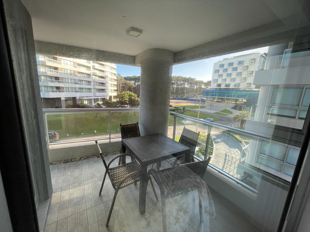 Apto playa brava, 1 dormitorio, terraza, parrillero, servicios · Foto 2