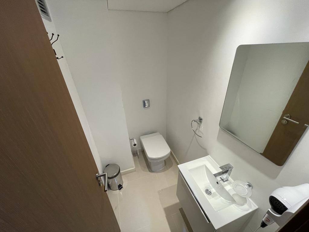Apto playa brava, 1 dormitorio, terraza, parrillero, servicios · Foto 8