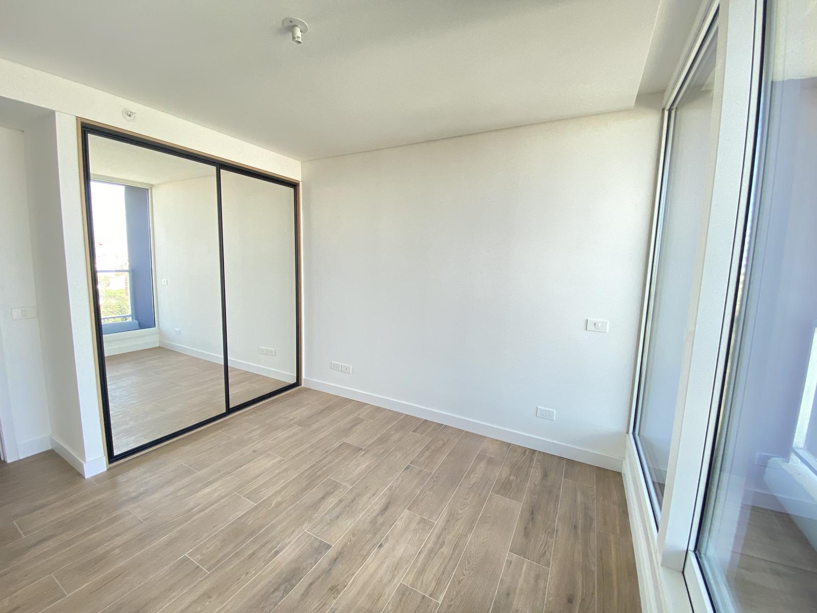 Alquiler apartamento 1 Dormitorio y garage. Piso alto. Edificio JOY Montevideo. · Foto 9