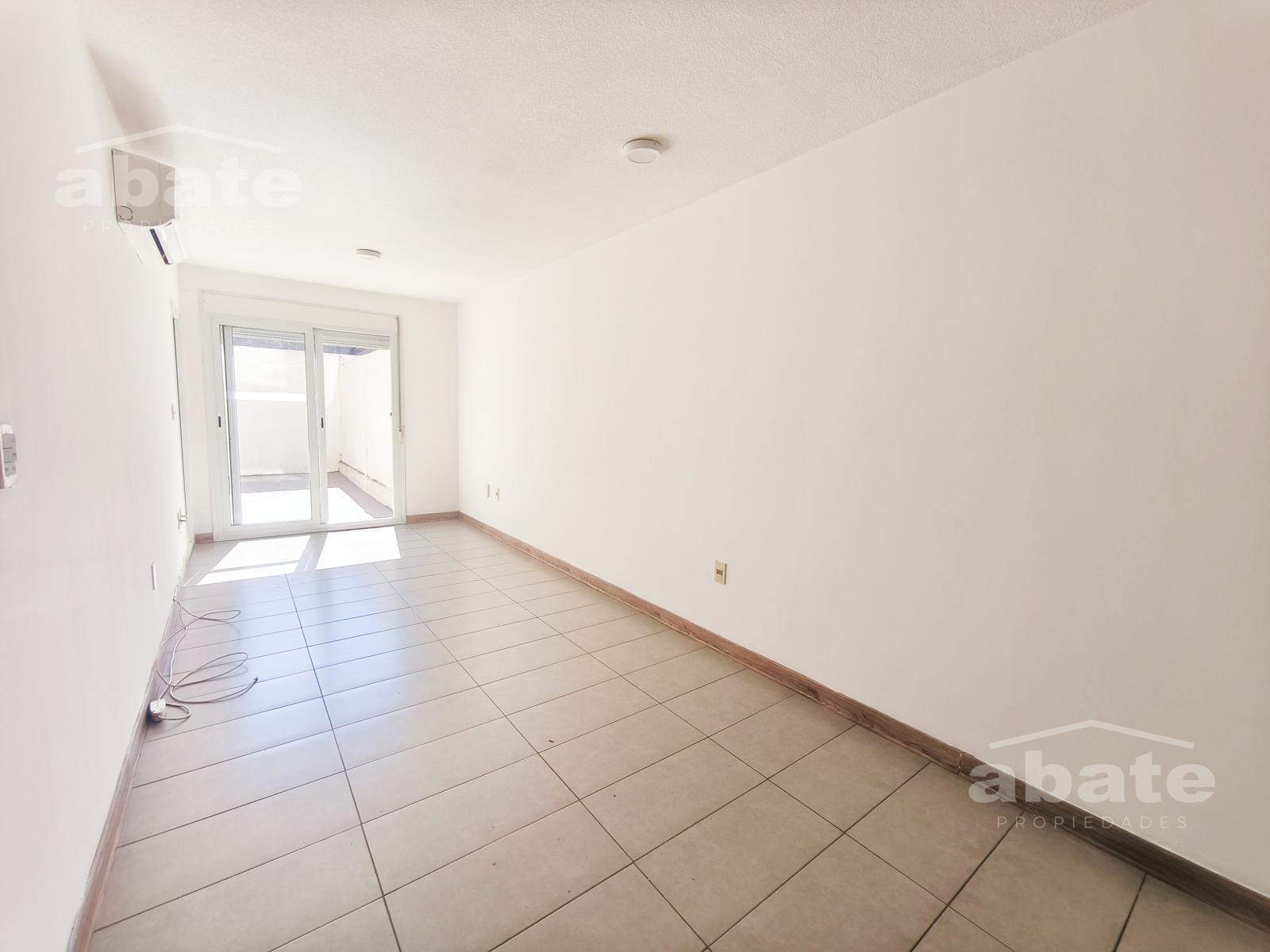 Alquiler 1 dormitorio con patio de uso exclusivo! · Foto 2