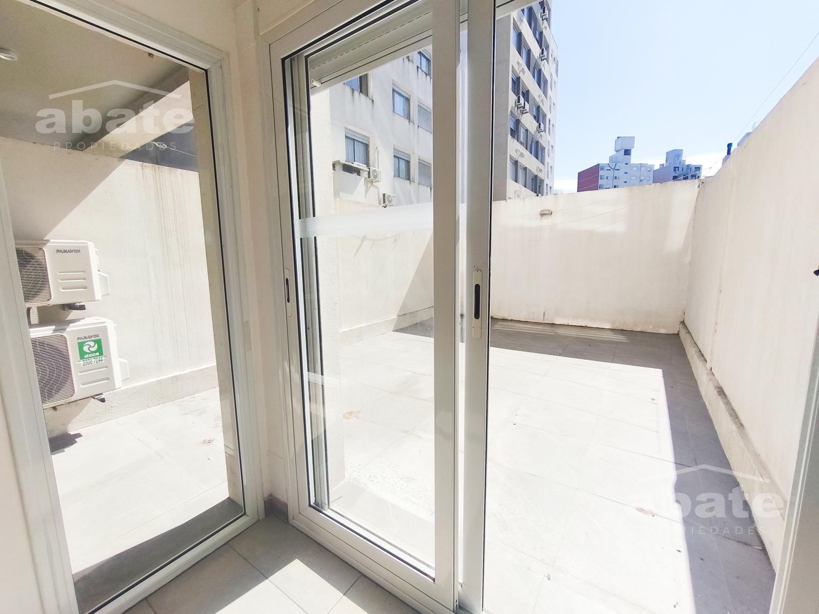 Alquiler 1 dormitorio con patio de uso exclusivo! · Foto 3