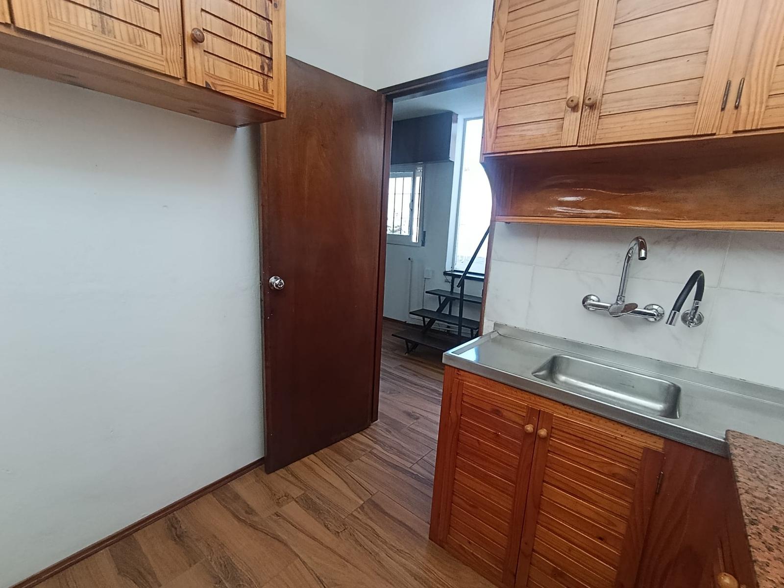 Casa cerca de 21 de setiembre. Con locomoción, servicios etc · Foto 10