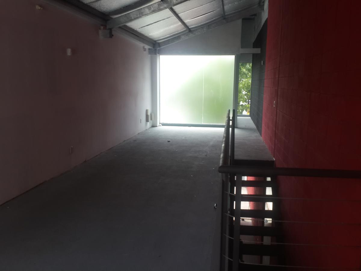 local - Solano García casi Ellauri, 100 m2 , 5 mts de frente, gran rentabilidad !! · Foto 6