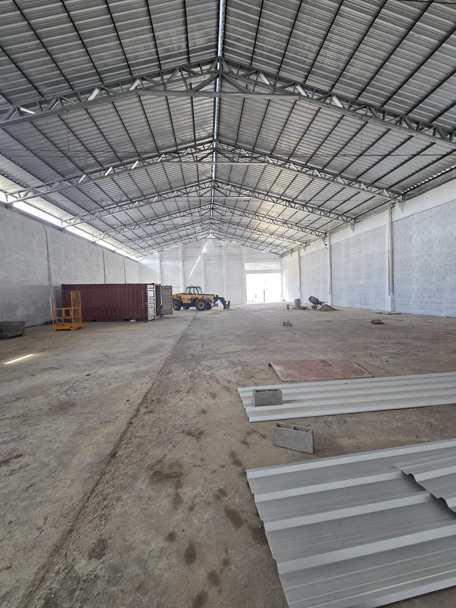 Proximo Garzón y San Quintin, predio logistico, 1050 m2 , vigilancia 24 hs, a estrenar !! · Foto 2
