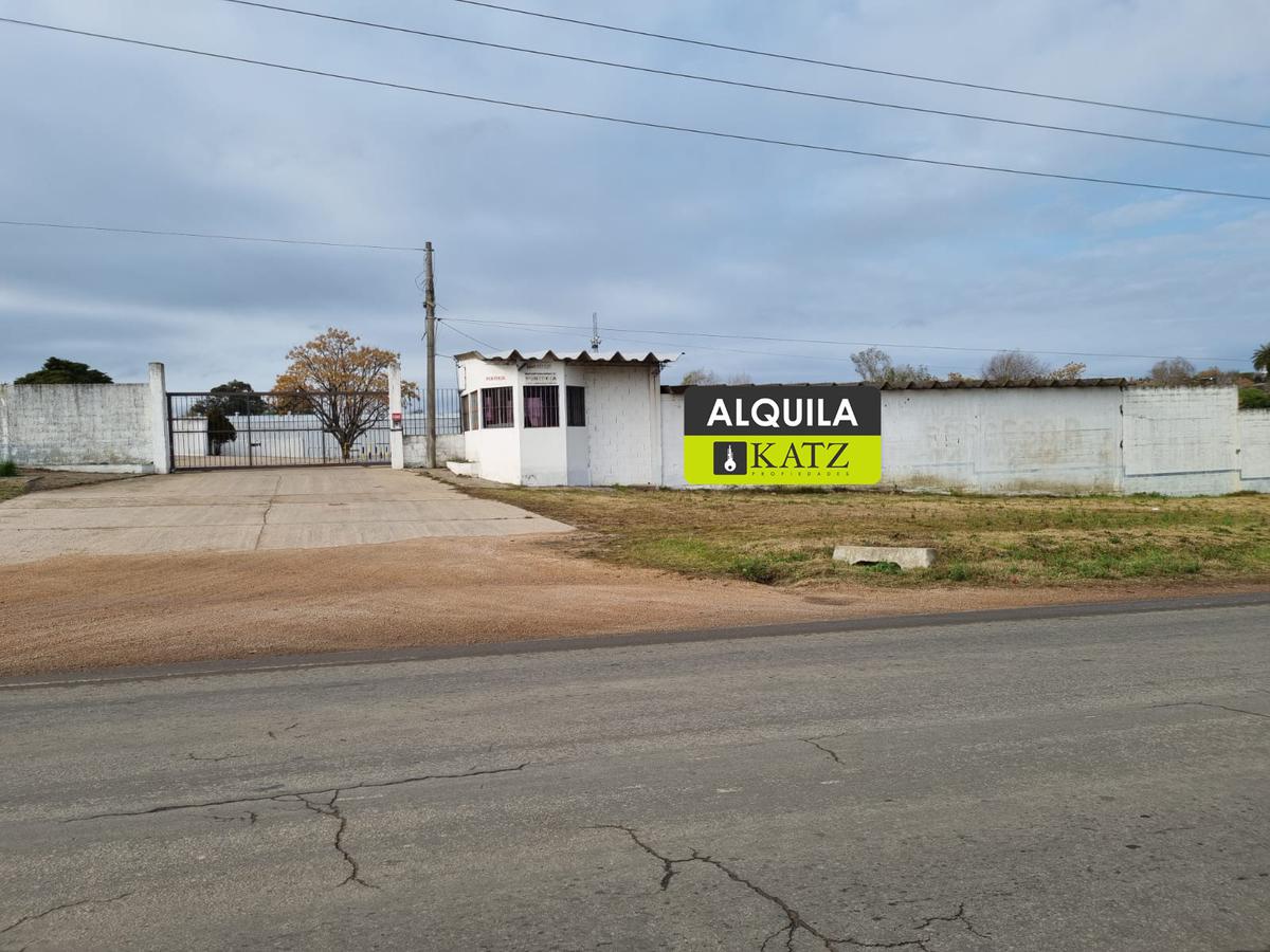 Depósito - Centro Logístico, ruta 67 próximo ruta 5,Las Piedras, 1250 m2 , altura 7 mts, nuevo , vig 24 hs !! · Foto 2