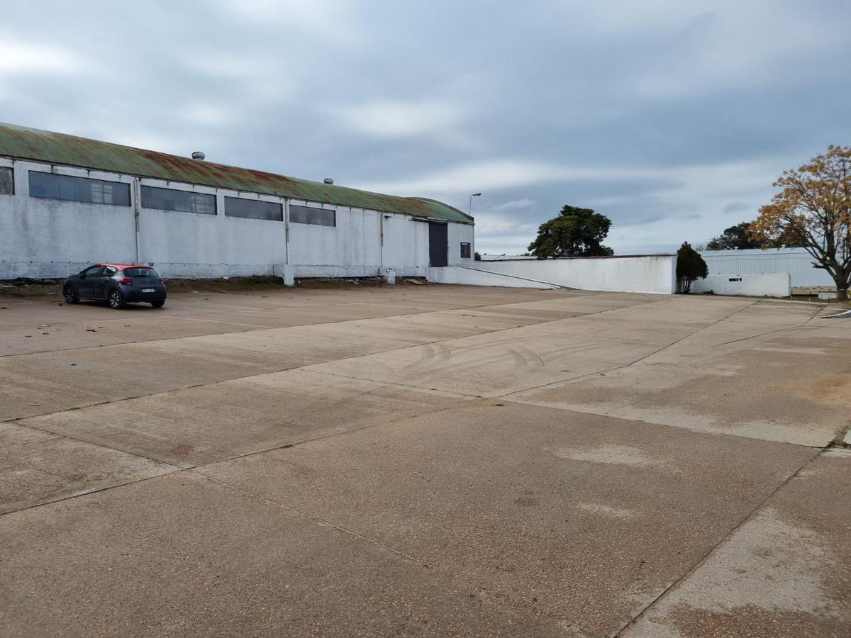 Depósito - Centro Logístico, ruta 67 próximo ruta 5,Las Piedras, 1250 m2 , altura 7 mts, nuevo , vig 24 hs !! · Foto 5