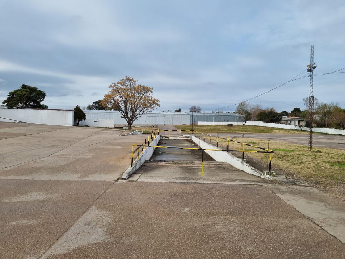 Depósito - Centro Logístico, ruta 67 próximo ruta 5,Las Piedras, 1250 m2 , altura 7 mts, nuevo , vig 24 hs !! · Foto 6