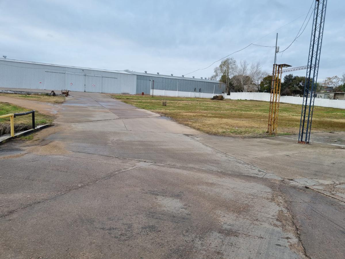 Depósito - Centro Logístico, ruta 67 próximo ruta 5,Las Piedras, 1250 m2 , altura 7 mts, nuevo , vig 24 hs !! · Foto 8