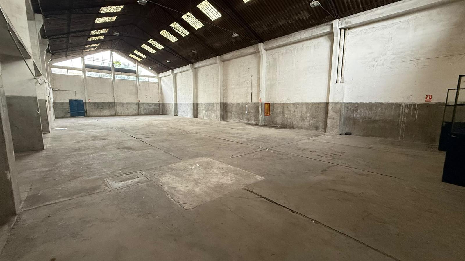 Proximo  Bv Batlle y Ordoñez y Varela, 511 m2 edificados, terreno  653 m2, excelente estado !! · Foto 8