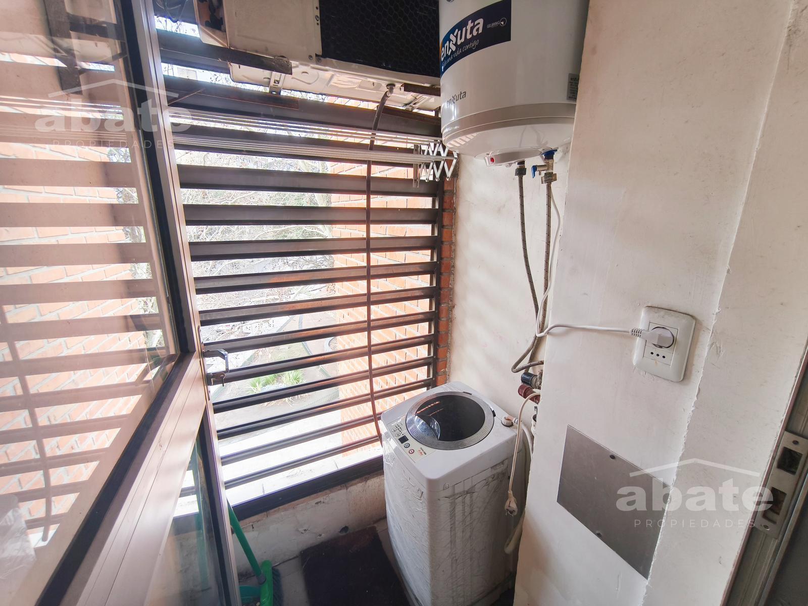Alquiler Apartamento 2 dormitorios y Garage en Parque Rodó. Muy luminoso! · Foto 12