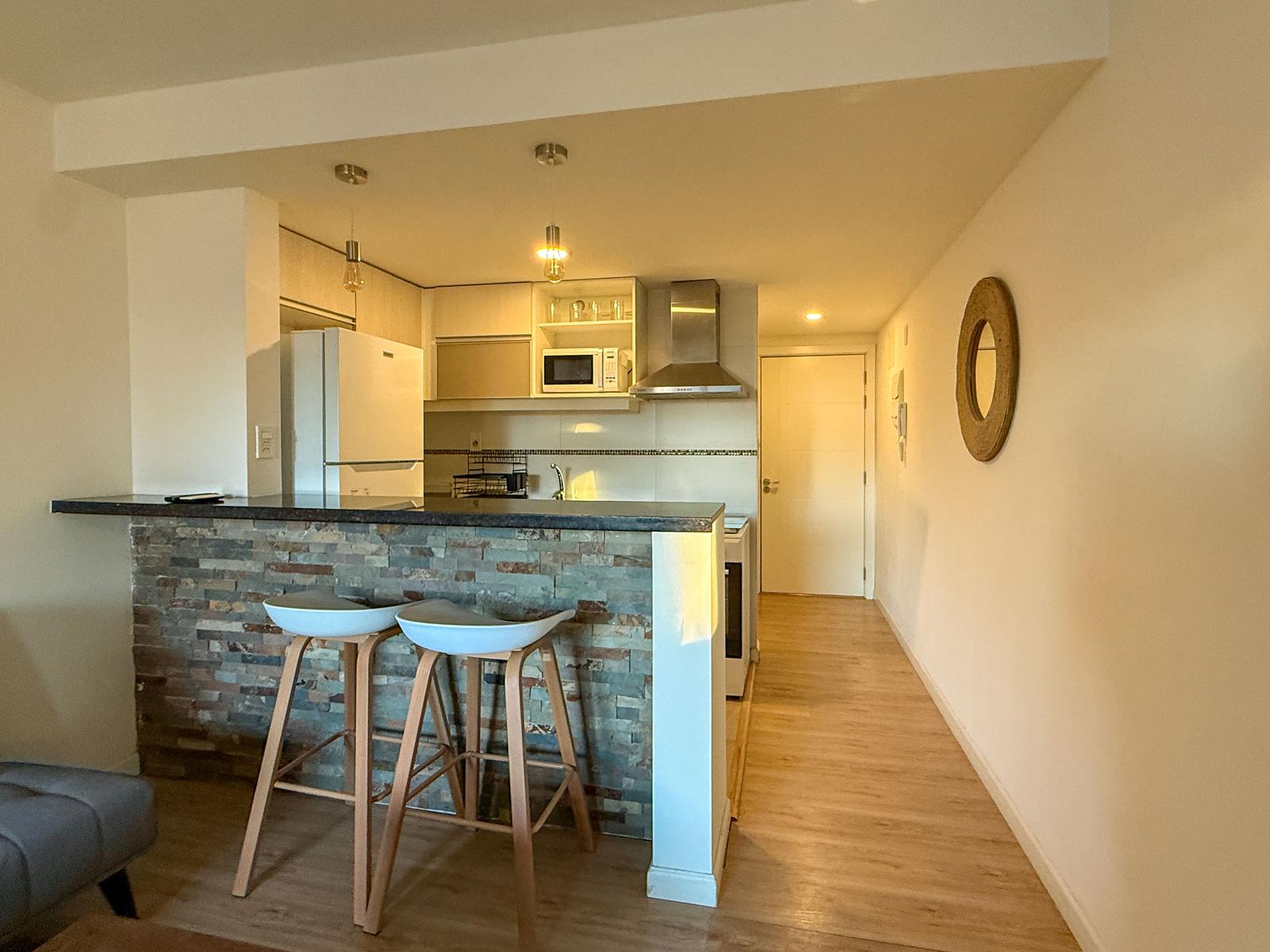 Alquiler de hermoso monoambiente con parrillero en barrio Pocitos Nuevo · Foto 10
