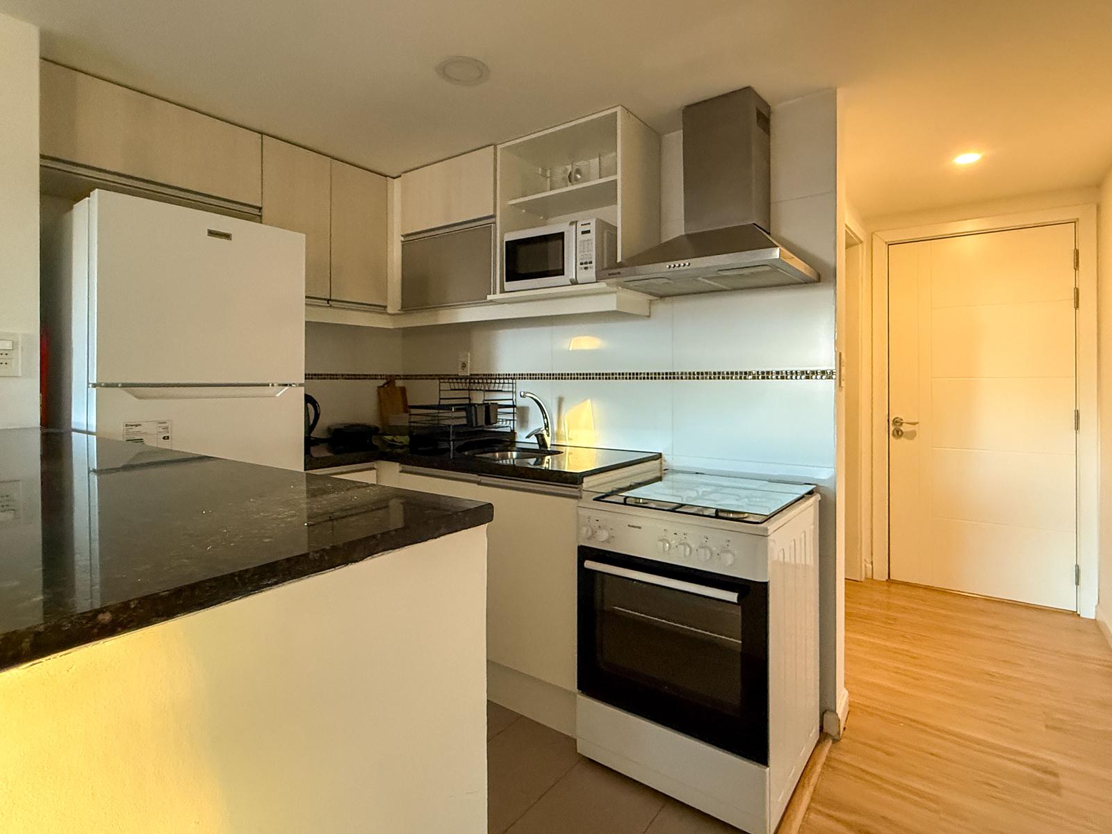 Alquiler de hermoso monoambiente con parrillero en barrio Pocitos Nuevo · Foto 12