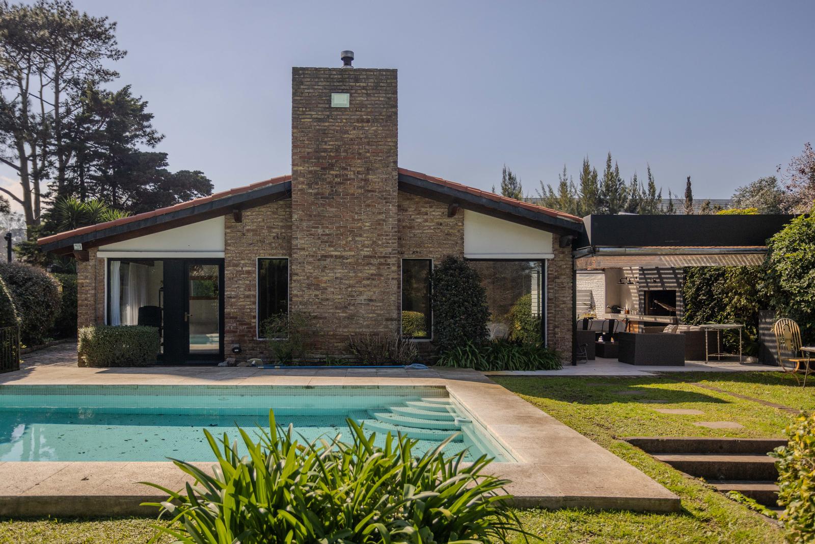 Alquiler casa 3 dormitorios sobre el lago en Parque Miramar